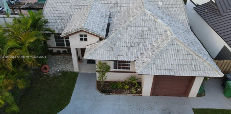 Casa en Miami, Florida 3 dormitorios, 126.72 m2 № 1968411