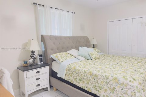 Casa en venta en Miami, Florida, 3 dormitorios, 126.72 m2 № 1968411 - foto 29