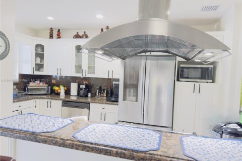 Casa en venta en Miami, Florida, 3 dormitorios, 126.72 m2 № 1968411 - foto 14