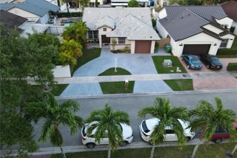 Casa en venta en Miami, Florida, 3 dormitorios, 126.72 m2 № 1968411 - foto 2