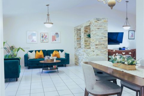 Casa en venta en Miami, Florida, 3 dormitorios, 126.72 m2 № 1968411 - foto 19