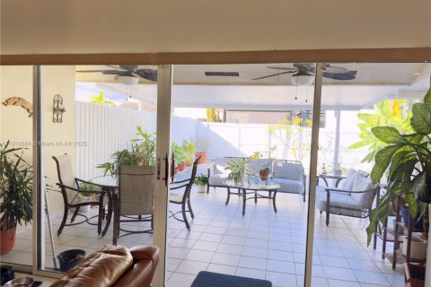 Casa en venta en Miami, Florida, 3 dormitorios, 126.72 m2 № 1968411 - foto 8