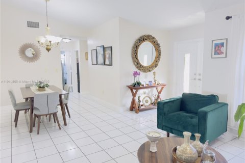 Casa en venta en Miami, Florida, 3 dormitorios, 126.72 m2 № 1968411 - foto 7