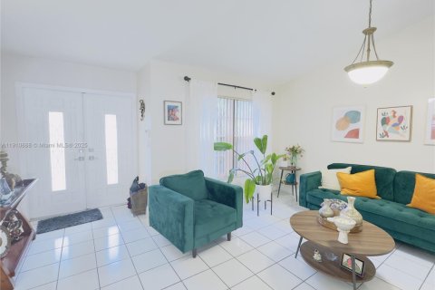 Casa en venta en Miami, Florida, 3 dormitorios, 126.72 m2 № 1968411 - foto 4