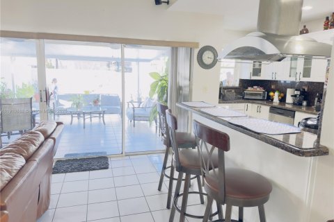 Casa en venta en Miami, Florida, 3 dormitorios, 126.72 m2 № 1968411 - foto 10