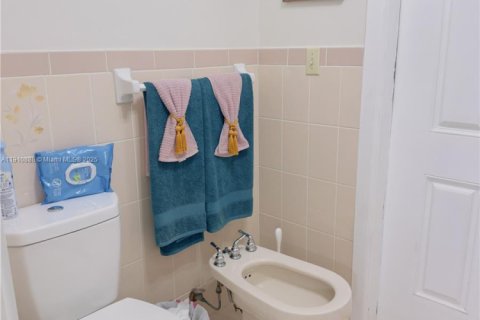 Casa en venta en Miami, Florida, 3 dormitorios, 126.72 m2 № 1968411 - foto 27