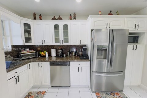 Casa en venta en Miami, Florida, 3 dormitorios, 126.72 m2 № 1968411 - foto 13