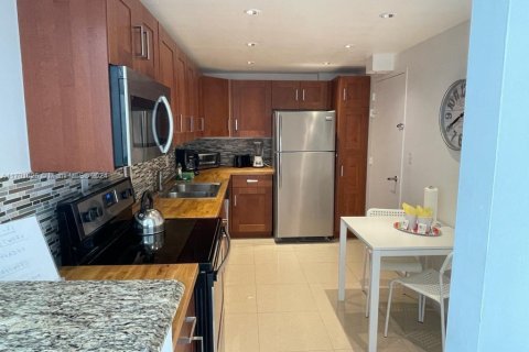 Купить кондоминиум в Холливуд, Флорида 1 спальня, 75.44м2, № 2035779 - фото 10