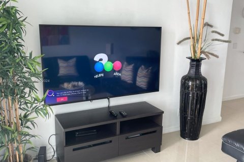 Купить кондоминиум в Холливуд, Флорида 1 спальня, 75.44м2, № 2035779 - фото 8