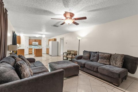 Casa en venta en Haines City, Florida, 4 dormitorios, 337.05 m2 № 2118899 - foto 6