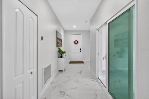 Casa en venta en Bradenton, Florida, 4 dormitorios, 230.86 m2 № 2167679 - foto 4