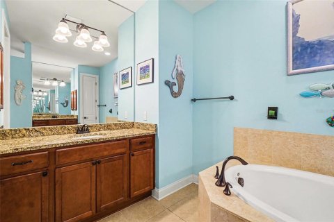 House in Cape Coral, Florida 3 bedrooms, 215.07 sq.m. № 2150116 - photo 16