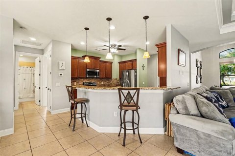 House in Cape Coral, Florida 3 bedrooms, 215.07 sq.m. № 2150116 - photo 9
