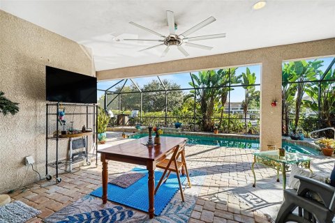 House in Cape Coral, Florida 3 bedrooms, 215.07 sq.m. № 2150116 - photo 23