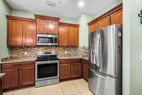 House in Cape Coral, Florida 3 bedrooms, 215.07 sq.m. № 2150116 - photo 11
