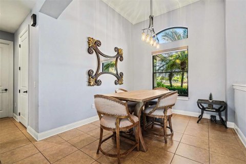 House in Cape Coral, Florida 3 bedrooms, 215.07 sq.m. № 2150116 - photo 8