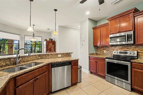 House in Cape Coral, Florida 3 bedrooms, 215.07 sq.m. № 2150116 - photo 12