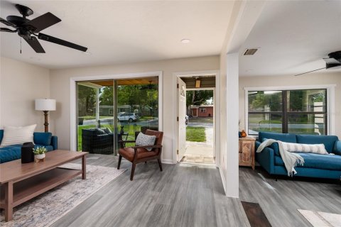 Casa en venta en Saint Petersburg, Florida, 3 dormitorios, 140.75 m2 № 2142031 - foto 7