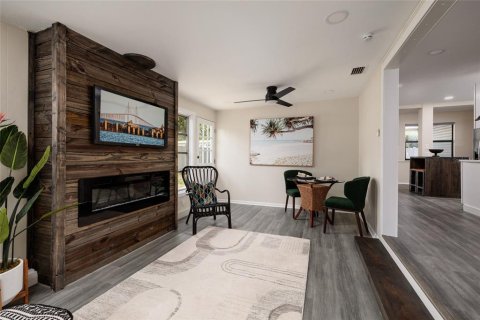 Casa en venta en Saint Petersburg, Florida, 3 dormitorios, 140.75 m2 № 2142031 - foto 2