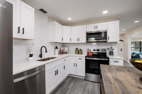 Casa en venta en Saint Petersburg, Florida, 3 dormitorios, 140.75 m2 № 2142031 - foto 4