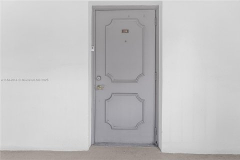 Condo in Davie, Florida, 2 bedrooms  № 1845891 - photo 4