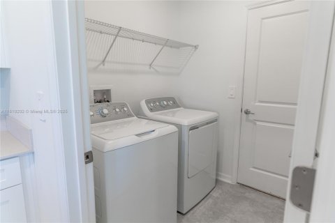 Casa en alquiler en Winter Haven, Florida, 5 dormitorios, 205.78 m2 № 2032771 - foto 12