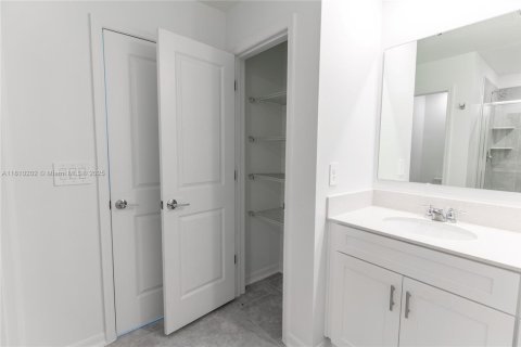 Casa en alquiler en Winter Haven, Florida, 5 dormitorios, 205.78 m2 № 2032771 - foto 25