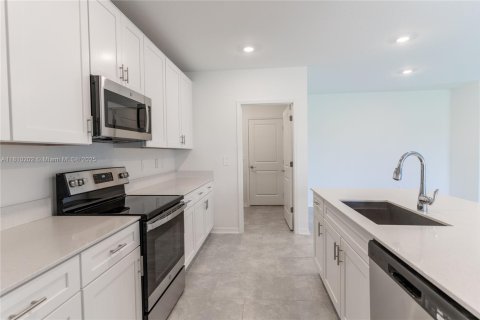 Casa en alquiler en Winter Haven, Florida, 5 dormitorios, 205.78 m2 № 2032771 - foto 11