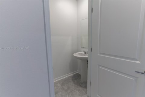 Casa en alquiler en Winter Haven, Florida, 5 dormitorios, 205.78 m2 № 2032771 - foto 4