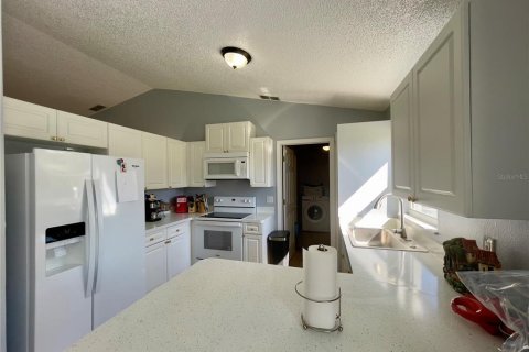 House in Orange City, Florida 3 bedrooms, 107.58 sq.m. № 1083973 - photo 5