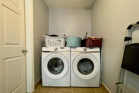 House in Orange City, Florida 3 bedrooms, 107.58 sq.m. № 1083973 - photo 10