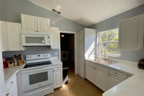 House in Orange City, Florida 3 bedrooms, 107.58 sq.m. № 1083973 - photo 4
