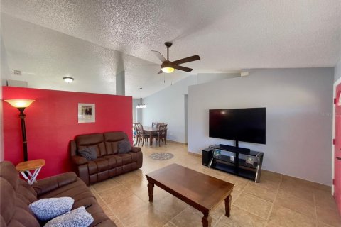 House in Orange City, Florida 3 bedrooms, 107.58 sq.m. № 1083973 - photo 2