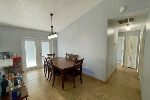 House in Orange City, Florida 3 bedrooms, 107.58 sq.m. № 1083973 - photo 3
