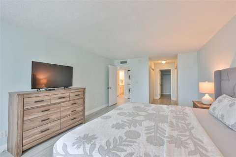 Condo in Clearwater, Florida, 2 bedrooms № 2104161 - photo 17