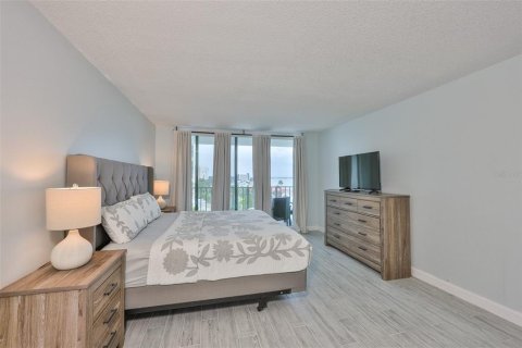 Condo in Clearwater, Florida, 2 bedrooms № 2104161 - photo 16