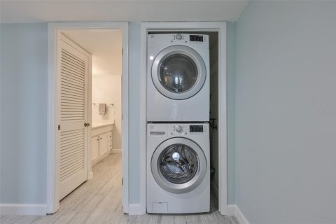 Condo in Clearwater, Florida, 2 bedrooms № 2104161 - photo 14