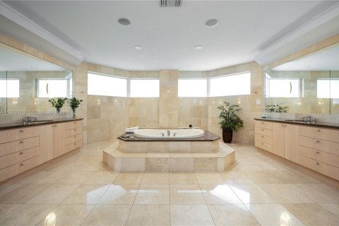 Villa ou maison à vendre à Weston, Floride: 5 chambres, 616.5 m2 № 2044495 - photo 14