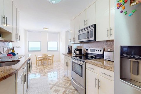 Copropriété à vendre à Hallandale Beach, Floride: 2 chambres, 214.14 m2 № 1848264 - photo 26