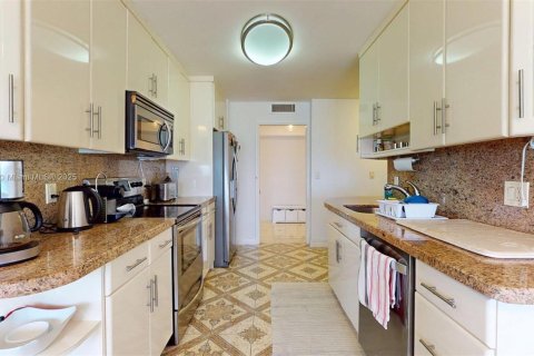 Copropriété à vendre à Hallandale Beach, Floride: 2 chambres, 214.14 m2 № 1848264 - photo 22