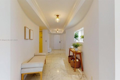 Copropriété à vendre à Hallandale Beach, Floride: 2 chambres, 214.14 m2 № 1848264 - photo 6