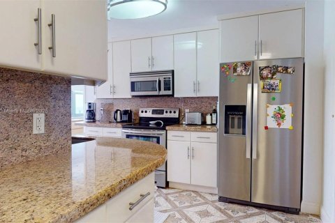 Copropriété à vendre à Hallandale Beach, Floride: 2 chambres, 214.14 m2 № 1848264 - photo 27