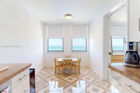 Copropriété à vendre à Hallandale Beach, Floride: 2 chambres, 214.14 m2 № 1848264 - photo 24