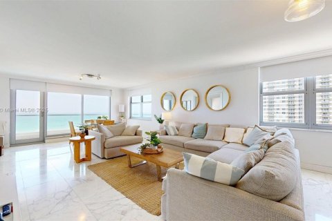 Copropriété à vendre à Hallandale Beach, Floride: 2 chambres, 214.14 m2 № 1848264 - photo 1