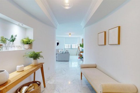 Copropriété à vendre à Hallandale Beach, Floride: 2 chambres, 214.14 m2 № 1848264 - photo 5
