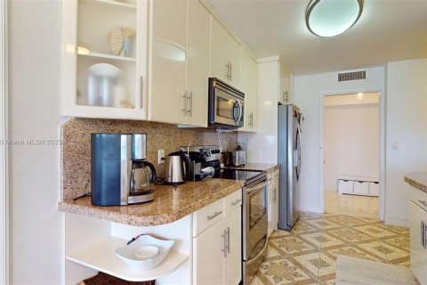 Copropriété à vendre à Hallandale Beach, Floride: 2 chambres, 214.14 m2 № 1848264 - photo 23