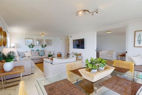 Copropriété à vendre à Hallandale Beach, Floride: 2 chambres, 214.14 m2 № 1848264 - photo 14