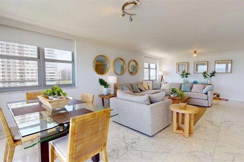 Copropriété à vendre à Hallandale Beach, Floride: 2 chambres, 214.14 m2 № 1848264 - photo 16