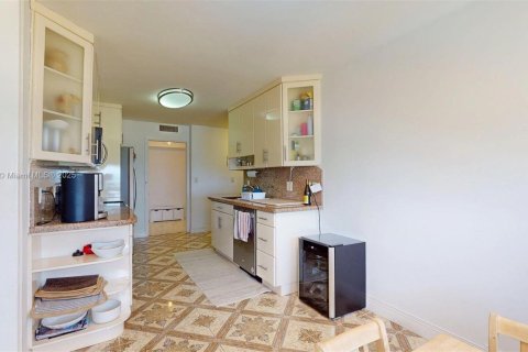 Copropriété à vendre à Hallandale Beach, Floride: 2 chambres, 214.14 m2 № 1848264 - photo 20