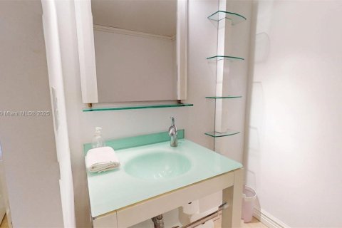 Copropriété à vendre à Hallandale Beach, Floride: 2 chambres, 214.14 m2 № 1848264 - photo 28